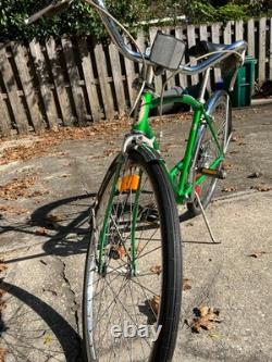 Vintage 1975 Scwhinn Collegiate Bicycle, 5 speed, green, 17 inch frame