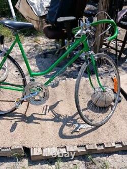 Vintage 1976 Schwinn Varsity Ladies 10 Speed Bicycle All Original