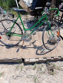 Vintage 1976 Schwinn Varsity Ladies 10 Speed Bicycle All Original