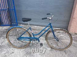 Vintage 1977 Schwinn Breeze 3-Speed Bicycle Excellent Condition ridable
