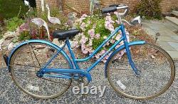 Vintage 1980's Women's Schwinn World Tourist Bicycle 17 Frame Blue