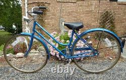 Vintage 1980's Women's Schwinn World Tourist Bicycle 17 Frame Blue