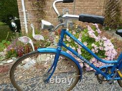 Vintage 1980's Women's Schwinn World Tourist Bicycle 17 Frame Blue