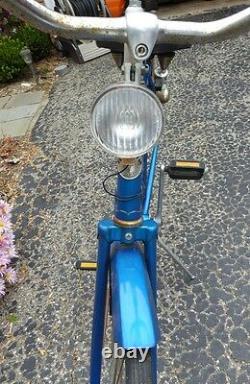 Vintage 1980's Women's Schwinn World Tourist Bicycle 17 Frame Blue