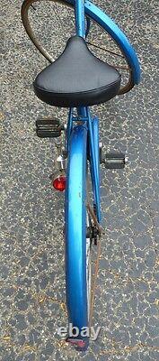 Vintage 1980's Women's Schwinn World Tourist Bicycle 17 Frame Blue