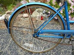 Vintage 1980's Women's Schwinn World Tourist Bicycle 17 Frame Blue