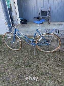 Vintage 1982 Schwinn 26 Collegiate 3-speed Coaster Bicycle Girl's Blue Complete