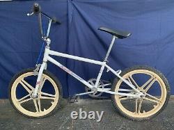 Vintage 1985 SCHWINN PREDATOR Freeform EX Old School Freestyle BMX Bike Bicycle
