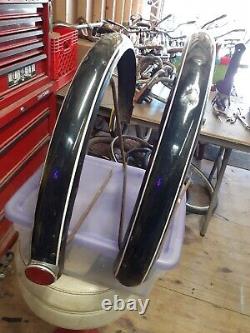 Vintage 26 inch 1966 clean Schwinn bicycle front and rear fenders black