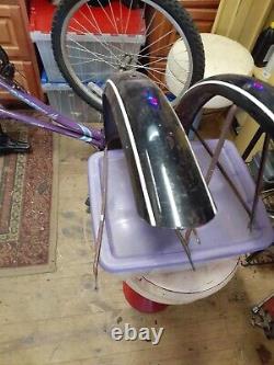 Vintage 26 inch 1966 clean Schwinn bicycle front and rear fenders black