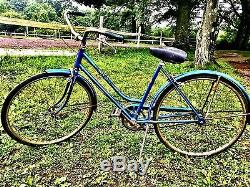 Vintage Antique Schwinn 1970's Women's Beach cruiser Breeze Bicycle