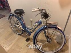 Vintage Bicycle 1952 Schwinn Hornet post war cruiser, refurbished 3-speed