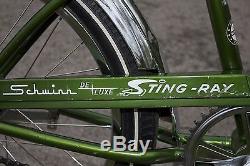 Vintage DeLuxe Schwinn Mens Stingray Bicycle 1971