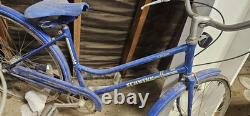 Vintage Schwinn Collegiate Women's 3-Speed Bicycle Blue / Blue Fenders
