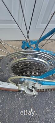 Vintage Schwinn Cruiser Supreme 26 inch wheel mens bike blue