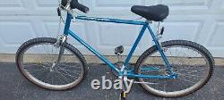 Vintage Schwinn Cruiser Supreme 26 inch wheel mens bike blue