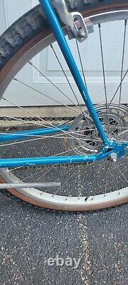 Vintage Schwinn Cruiser Supreme 26 inch wheel mens bike blue