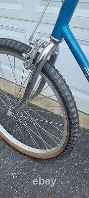 Vintage Schwinn Cruiser Supreme 26 inch wheel mens bike blue