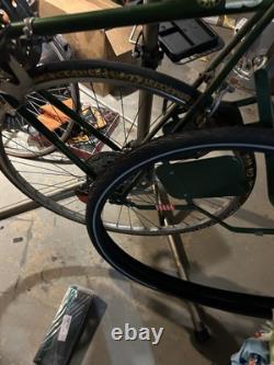 Vintage Schwinn Varsity Bicycle 1970's 27 Wheels Green excellent 20 in frame