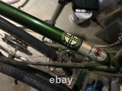 Vintage Schwinn Varsity Bicycle 1970's 27 Wheels Green excellent 20 in frame