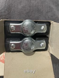 Vintage Schwinn, stingray, Krate diamond tread, reflector, petals, new in box