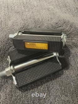 Vintage Schwinn, stingray, Krate diamond tread, reflector, petals, new in box