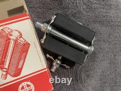 Vintage Schwinn, stingray, Krate diamond tread, reflector, petals, new in box