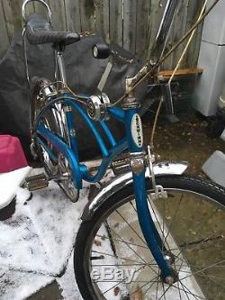 Vintage blue 1969 Schwinn 5 speed stingray bicycle