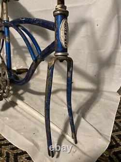 Vintage blue 1977 Schwinn stingray bicycle frame Chicago muscle bike? Retro Ray