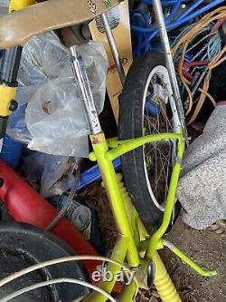 Vintage schwinn stingray bicycle, Disassembled